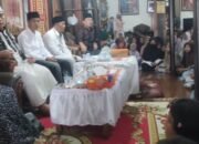 BERI SANTUNAN, KELUARGA HAJI SALEH MINTA DOA ANAK YATIM