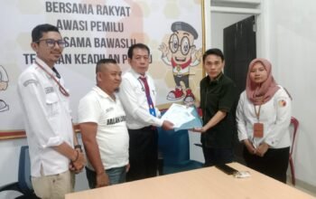 Datangi Bawaslu Tanggamus tim kuasa hukum 02 hj saleh Asnawi Agus Suranto melaporkan Dugaan Seorang Oknum Disdik Tanggamus Tidak Netral Pada Pilkada Tahun 2024