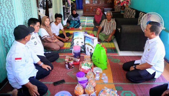 Bupati Pringsewu Santuni Keluarga Pekerja Migran Yang Meninggal Dunia di Malaysia